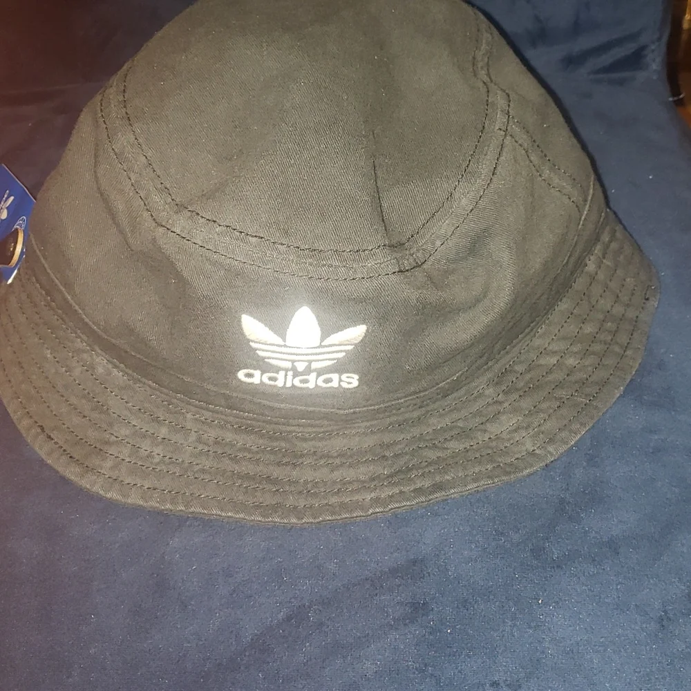 New Adidas bucket hat ...osfm - Picture 1 of 4